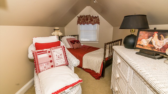 RED BEDROOM 4