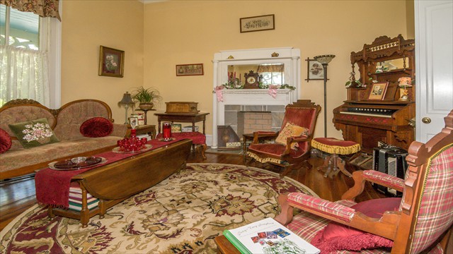 SITTING ROOM 2