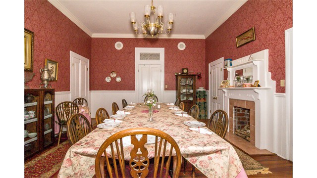 DINING ROOM 4