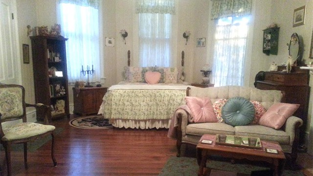 ROMANCE ROOM   Full Room 12-18