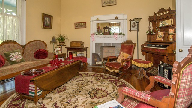 SITTING ROOM 2